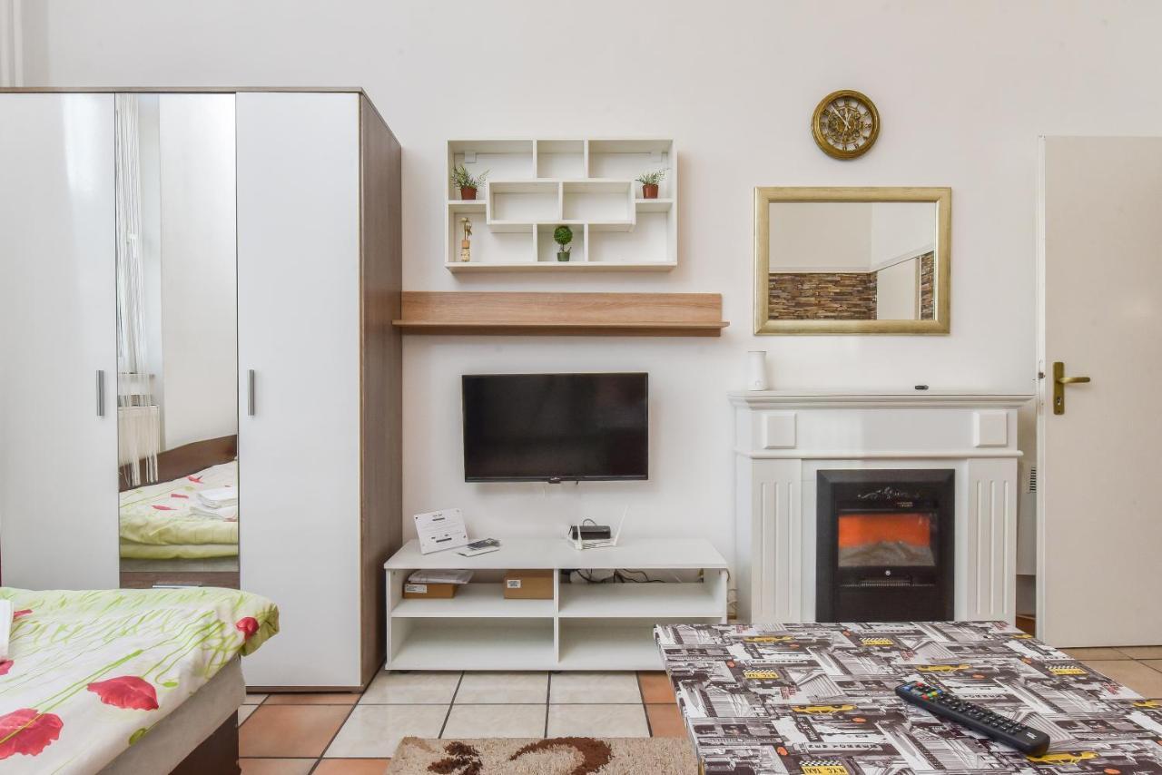 Historical Lion'S Bridge 1-Bedroom Apartment By Flat Mаnager Sofia Buitenkant foto